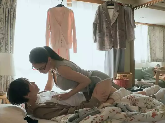 Được chị hàng xóm "an ủi" khi bạn gái đi ngoại tình